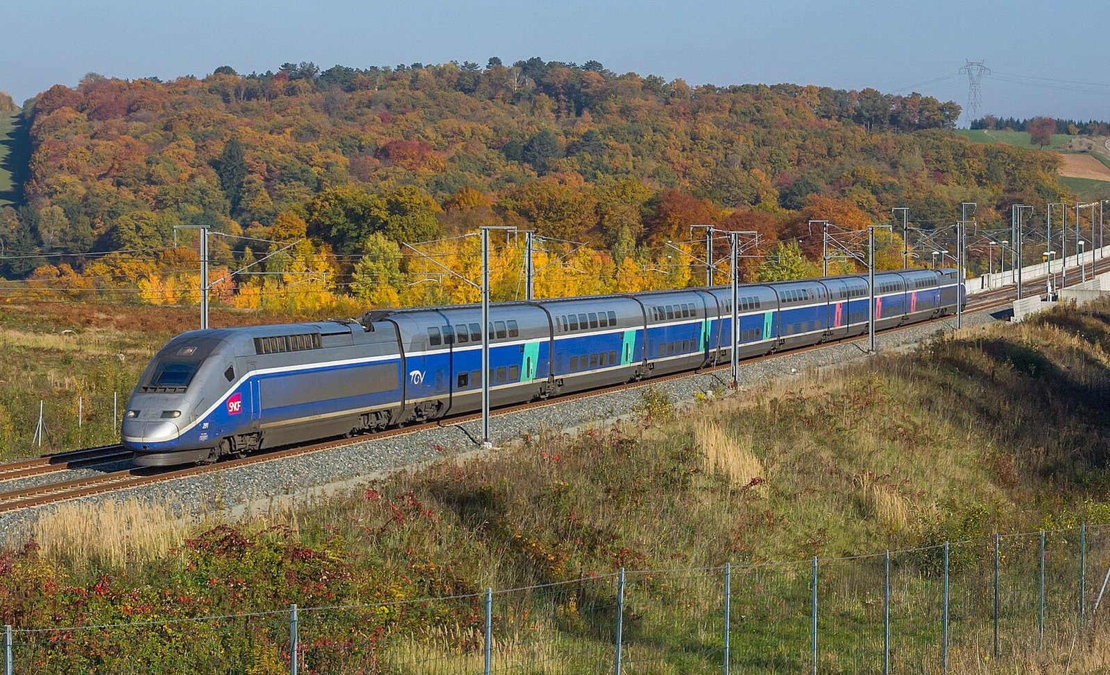 TGV francês viajando a alta velocidade