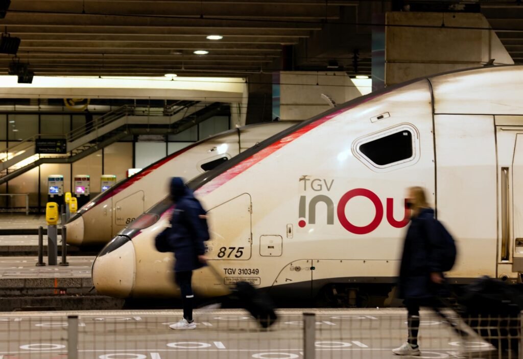 Trens TGV Inoui estacionados na estação