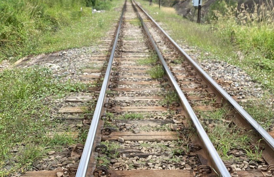 Ferrovia em bitola mista