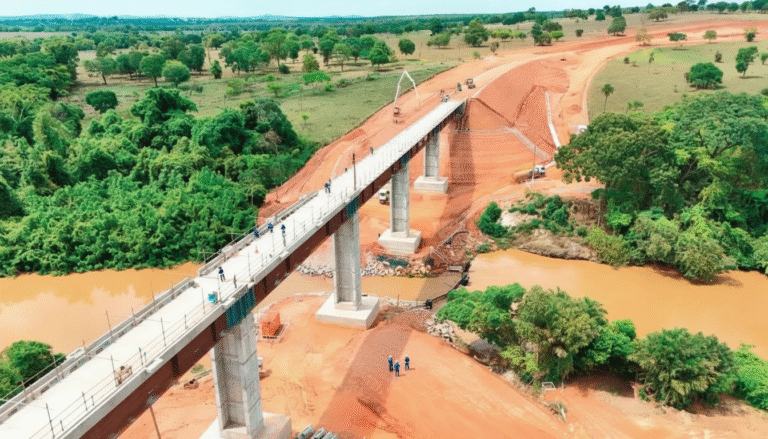 Obras da Ferrovia FICO - Ferrovia de Integração do Centro-Oeste avançam.