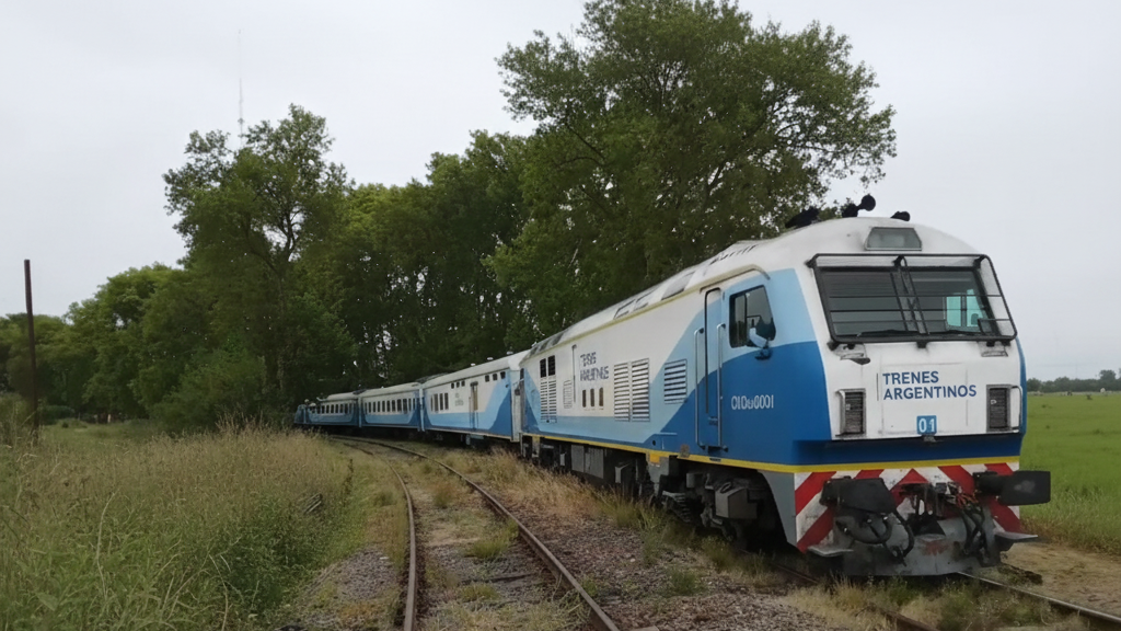 As locomotivas e vagões mais modernos da Argentina são usados no trem para Mar del Plata.