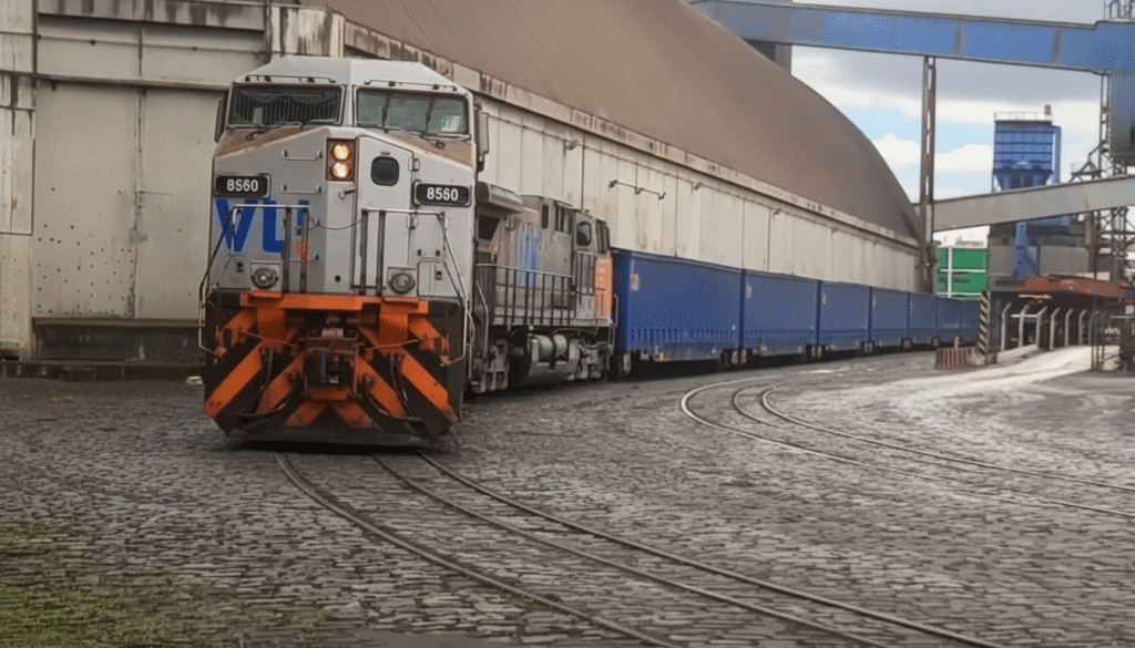 Trem no Porto de Santos: novo CCOI promete revolucionar movimentação dos vagões.