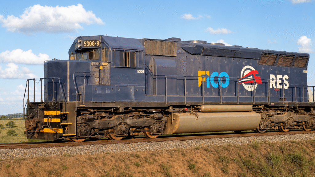 Locomotiva ex-MRS SD40-3 com pintura da FICO, primeira fase.